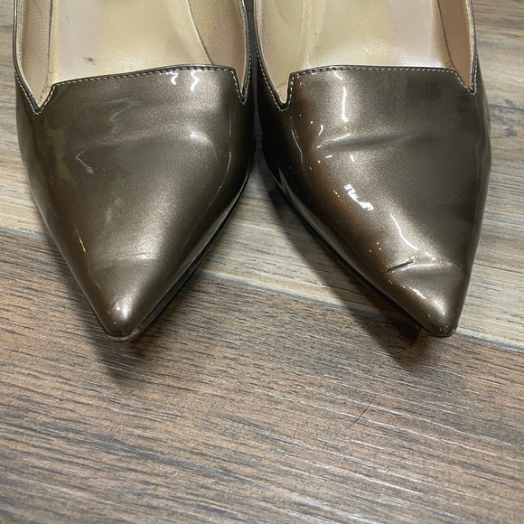 Jimmy Choo Size 37.5 US 7.5 Patent Leather Pumps Heels Metallic Gray Pointed Toe - Picture 2 of 8